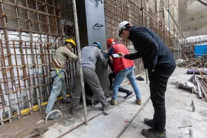نصب اولین ستون پروژه پست‌بانک